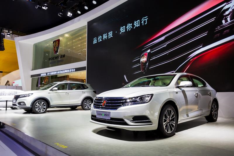 全新荣威950、荣威e950定义“高级轿车” 成都车展亮相售价16.88万起 互联网汽车上市一周年 系统升级带来颠覆式进化