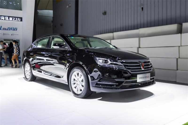 全新荣威950、荣威e950定义“高级轿车” 成都车展亮相售价16.88万起 互联网汽车上市一周年 系统升级带来颠覆式进化