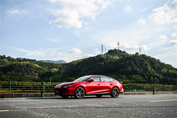 B级运动轿车新标杆来了，MG7 2025款智能登场，限时一口价11.29万元起